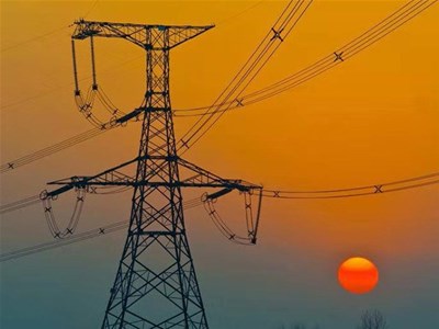 輸電桿塔結(jié)構(gòu)整體比較嚴格的模擬條件